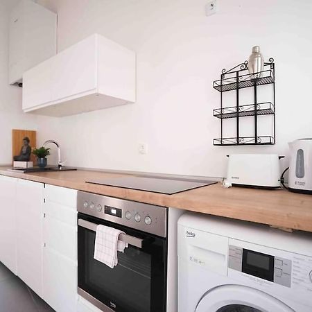 Modern Living In City Center - Fully Equipped Вена Экстерьер фото