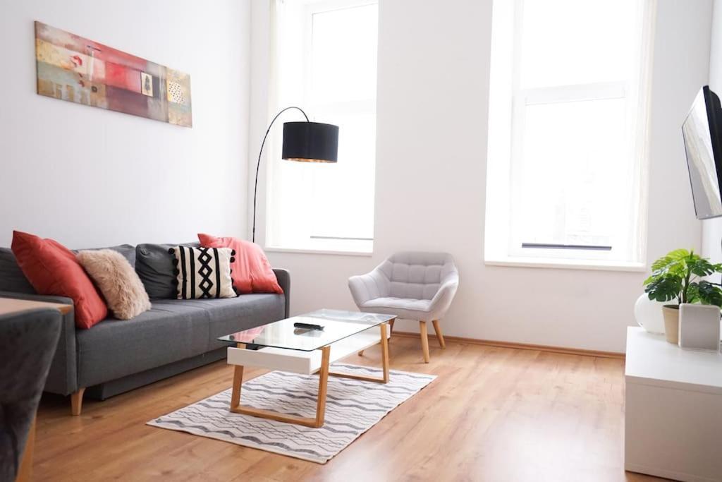 Modern Living In City Center - Fully Equipped Вена Экстерьер фото