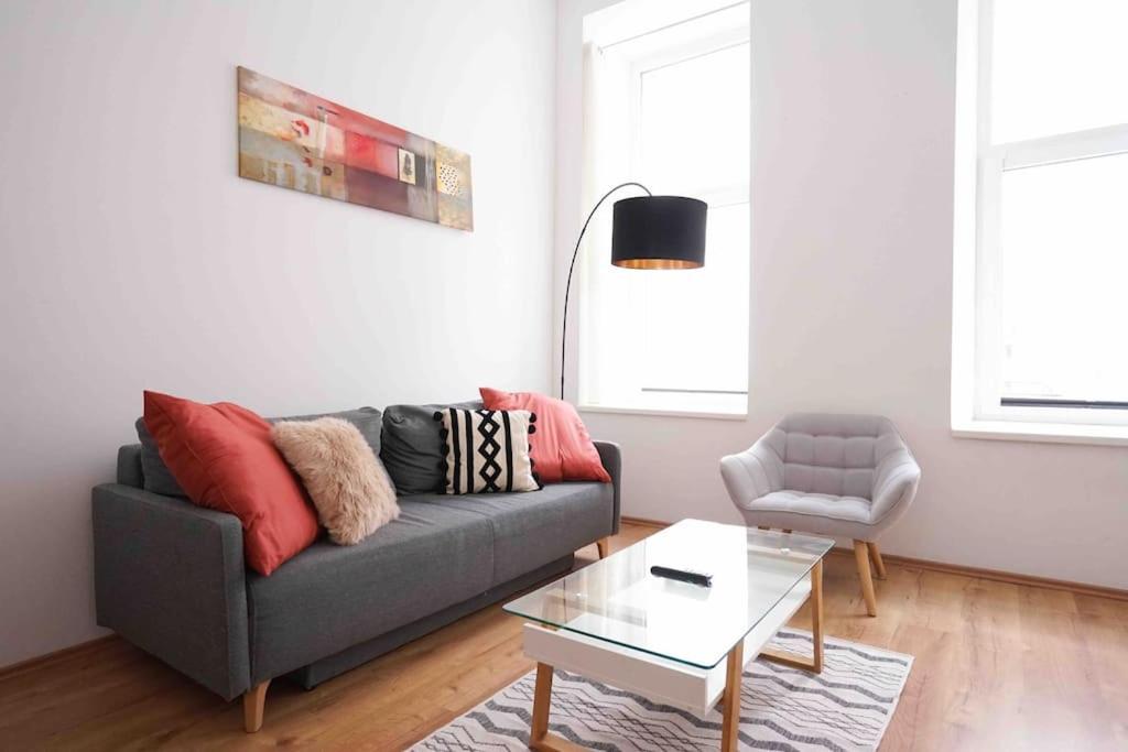 Modern Living In City Center - Fully Equipped Вена Экстерьер фото