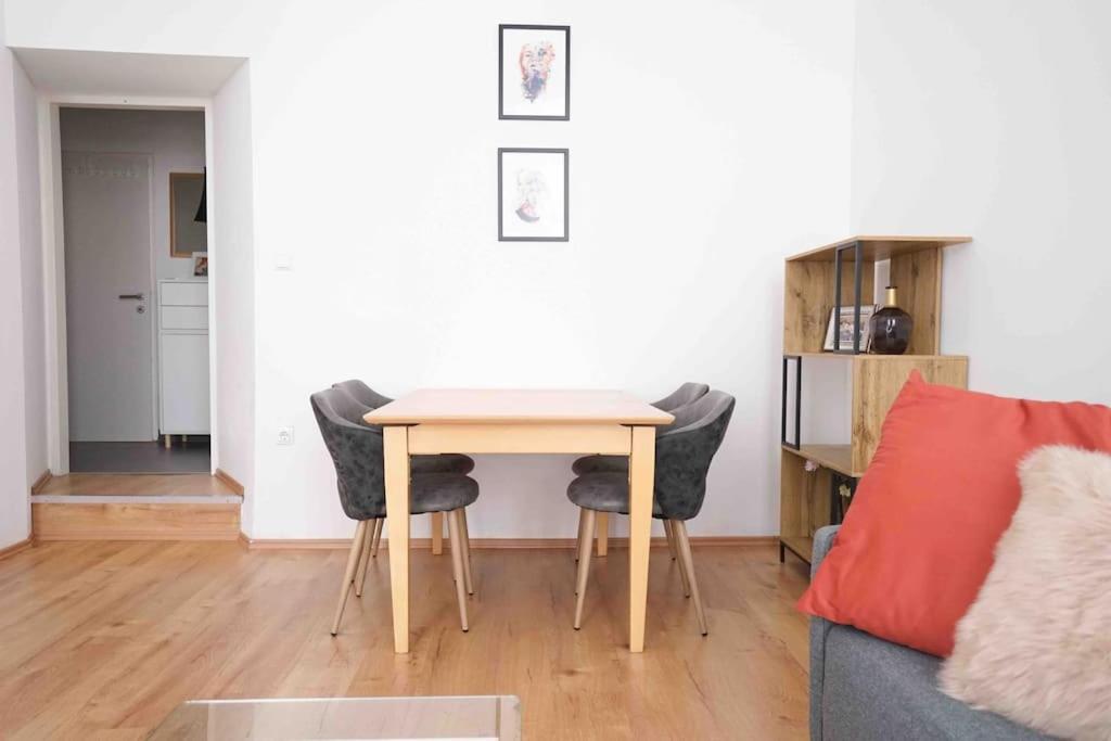 Modern Living In City Center - Fully Equipped Вена Экстерьер фото
