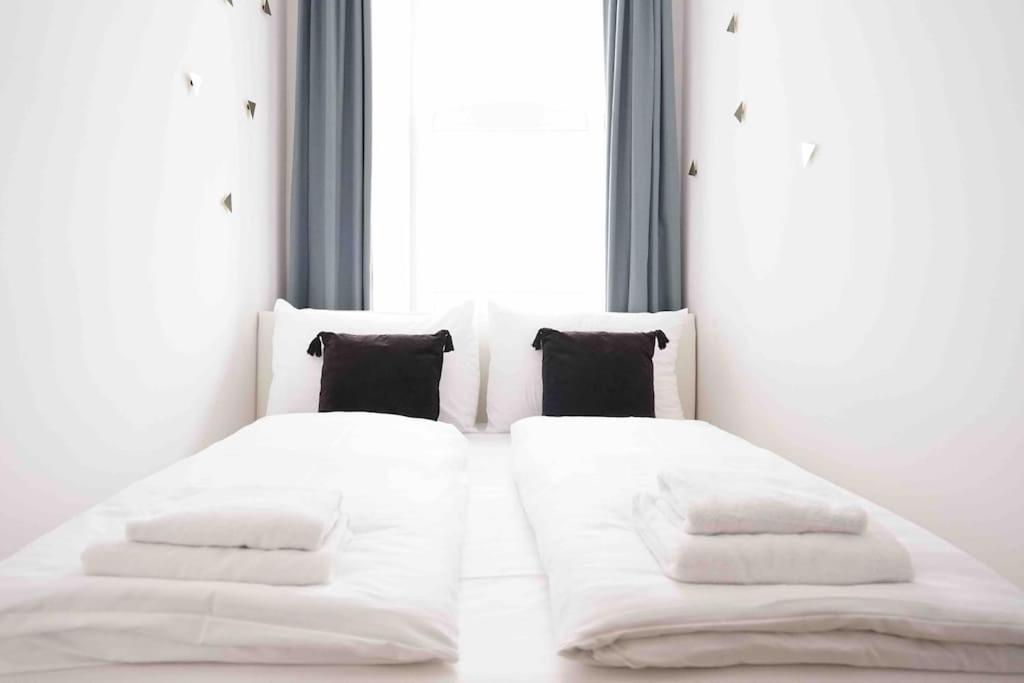 Modern Living In City Center - Fully Equipped Вена Экстерьер фото