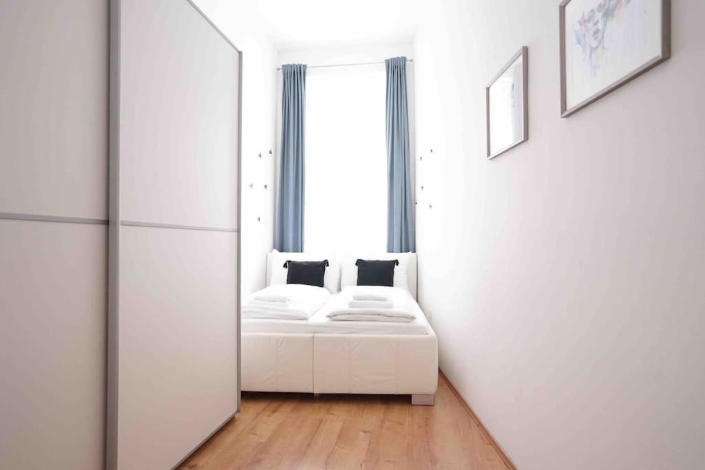 Modern Living In City Center - Fully Equipped Вена Экстерьер фото